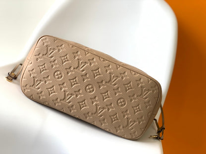 NEVERFULL MM 32 CUIR EMPREINTE MONOGRAMME BEIGE 