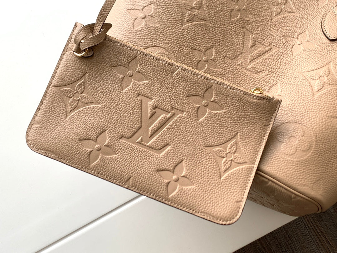 NEVERFULL MM 32 CUIR EMPREINTE MONOGRAMME BEIGE 
