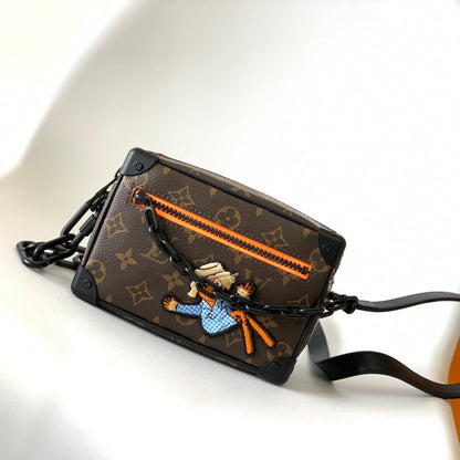 ミニソフトトランク 18インチ ブラウン モノグラムキャンバス 刺繍アニメキャラクター付き
