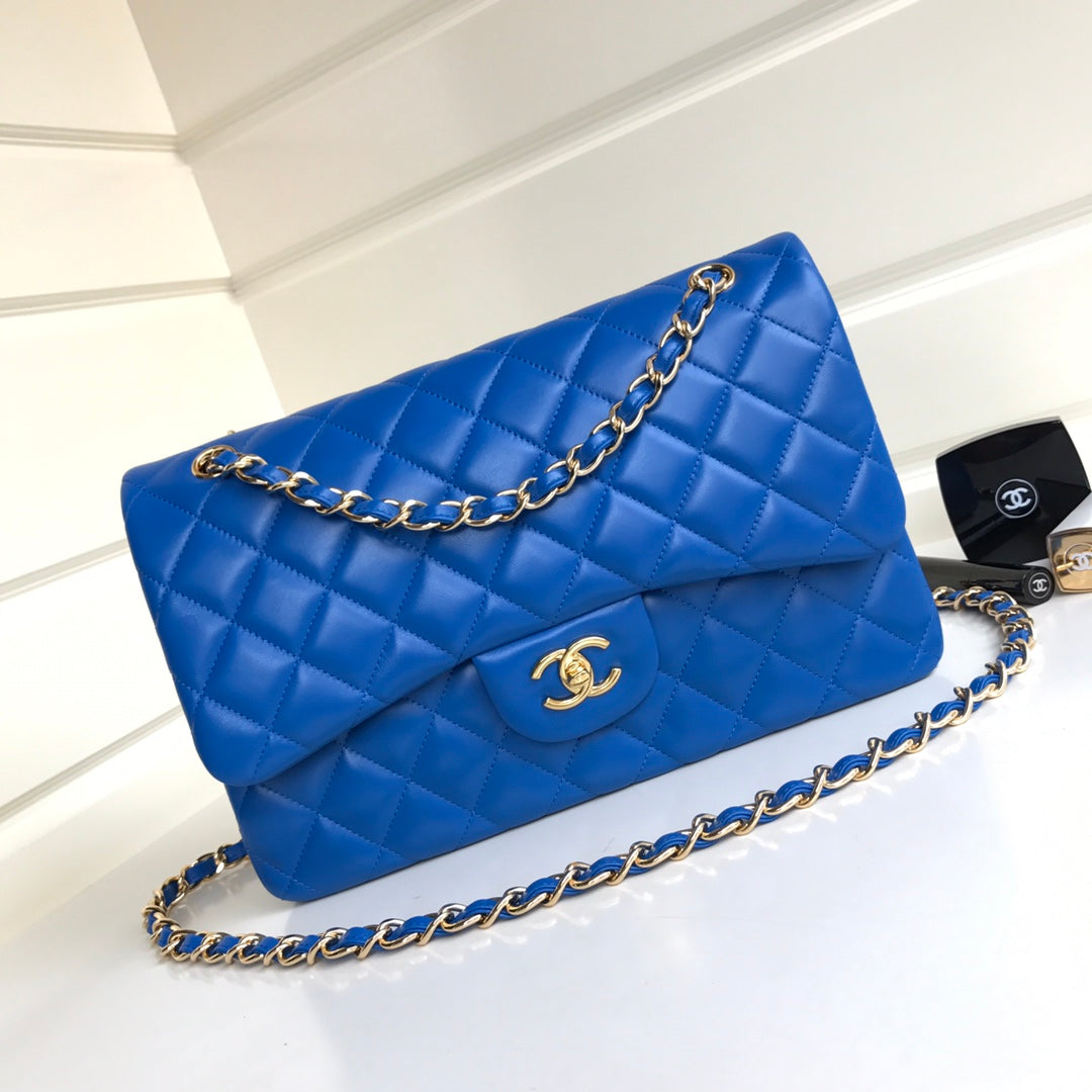 sac à rabat jumbo 30 en cuir d'agneau bleu et accessoires dorés