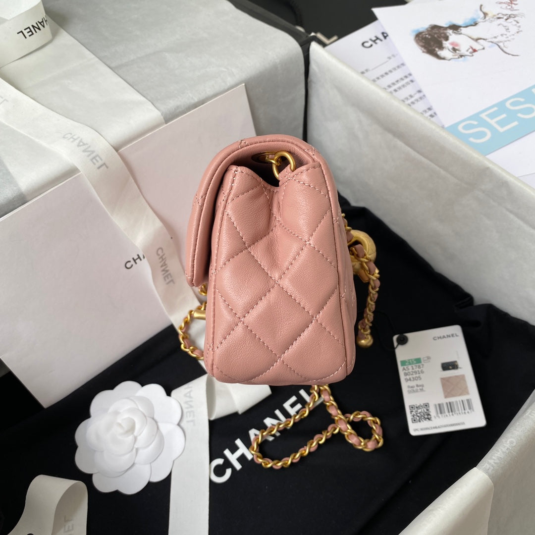 Mini sac à rabat classique 20 cm en cuir d'agneau rose et accessoires dorés