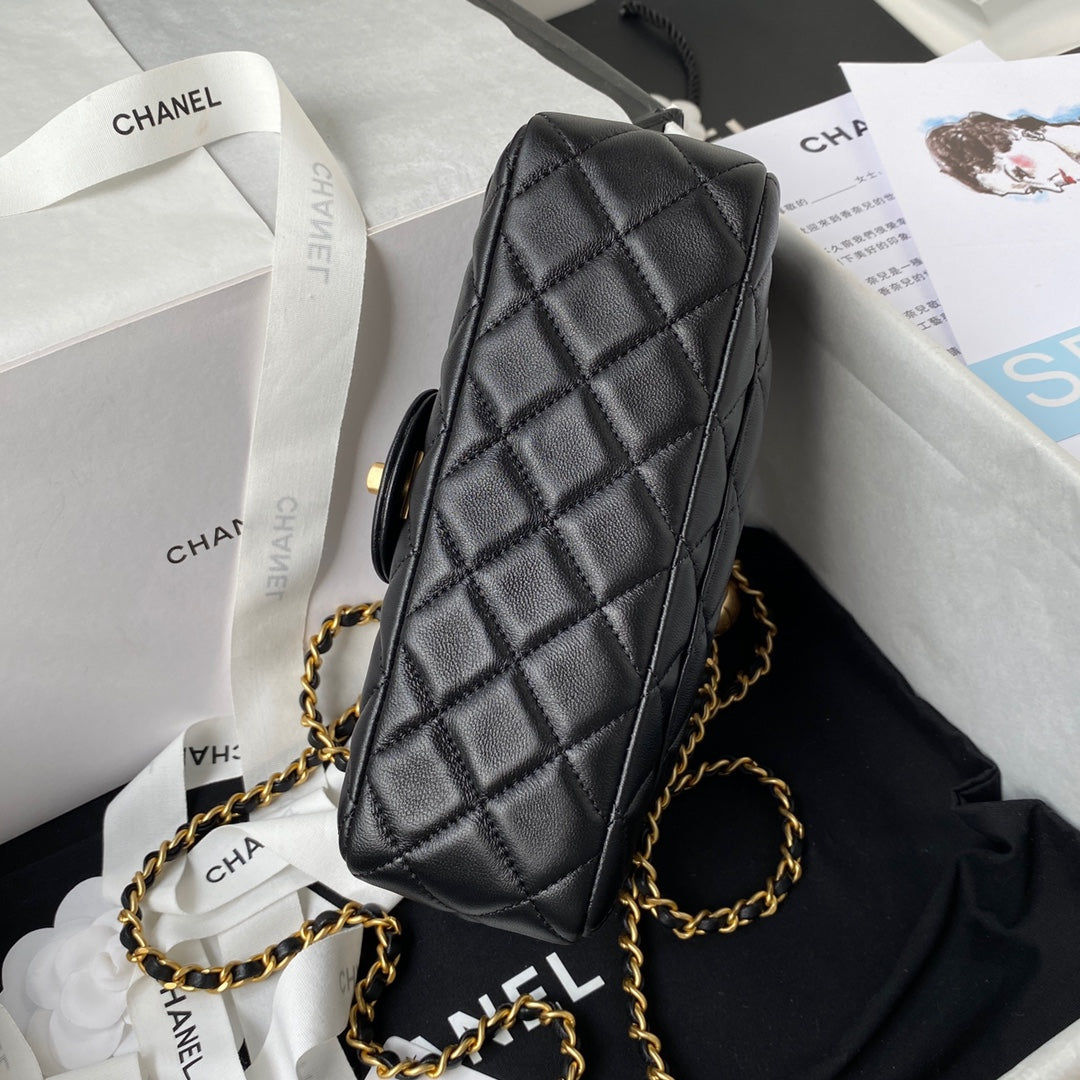 Mini sac à rabat classique 20 cm en cuir d'agneau noir et accessoires dorés