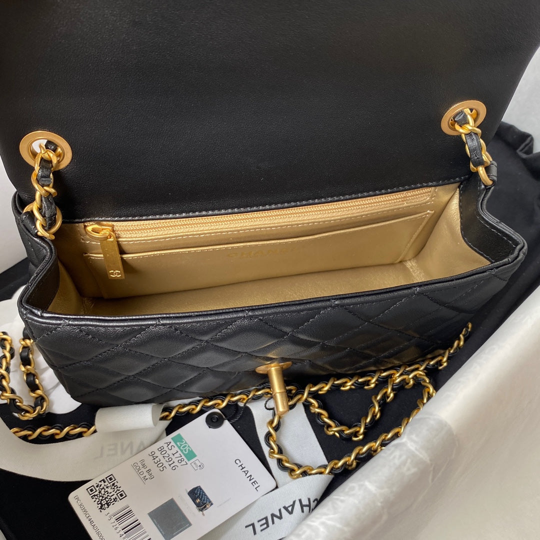 Mini sac à rabat classique 20 cm en cuir d'agneau noir et accessoires dorés