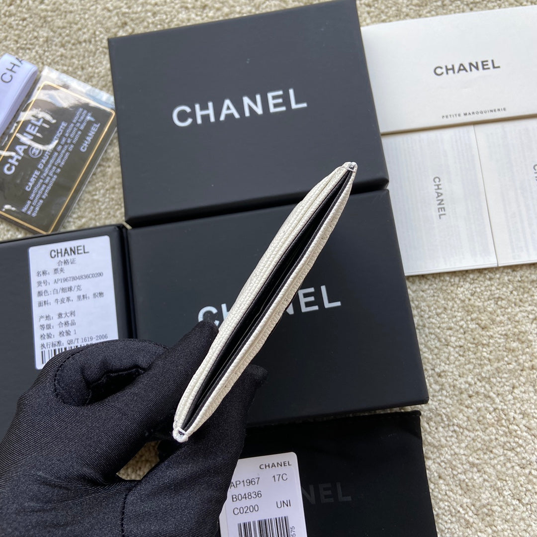 CCカードホルダー 11cm ホワイトキャビア ブラック金具