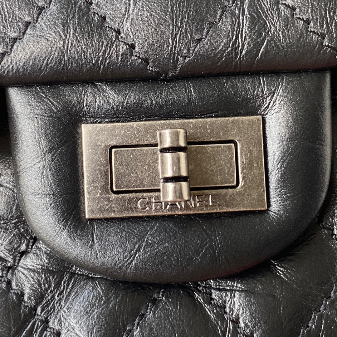 SAC À RABAT 20 EN CUIR DE VEAU NOIR CHAÎNE ARGENTÉE