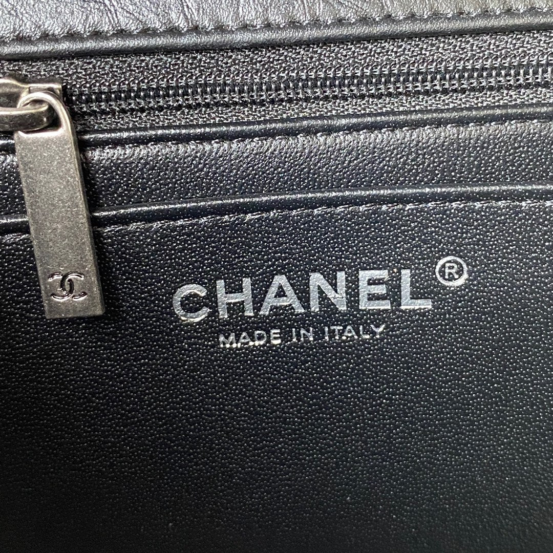 SAC À RABAT 20 EN CUIR DE VEAU NOIR CHAÎNE ARGENTÉE
