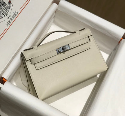 HM ケリー ポシェット 22cm ホワイトベージュ スイフト シルバー金具