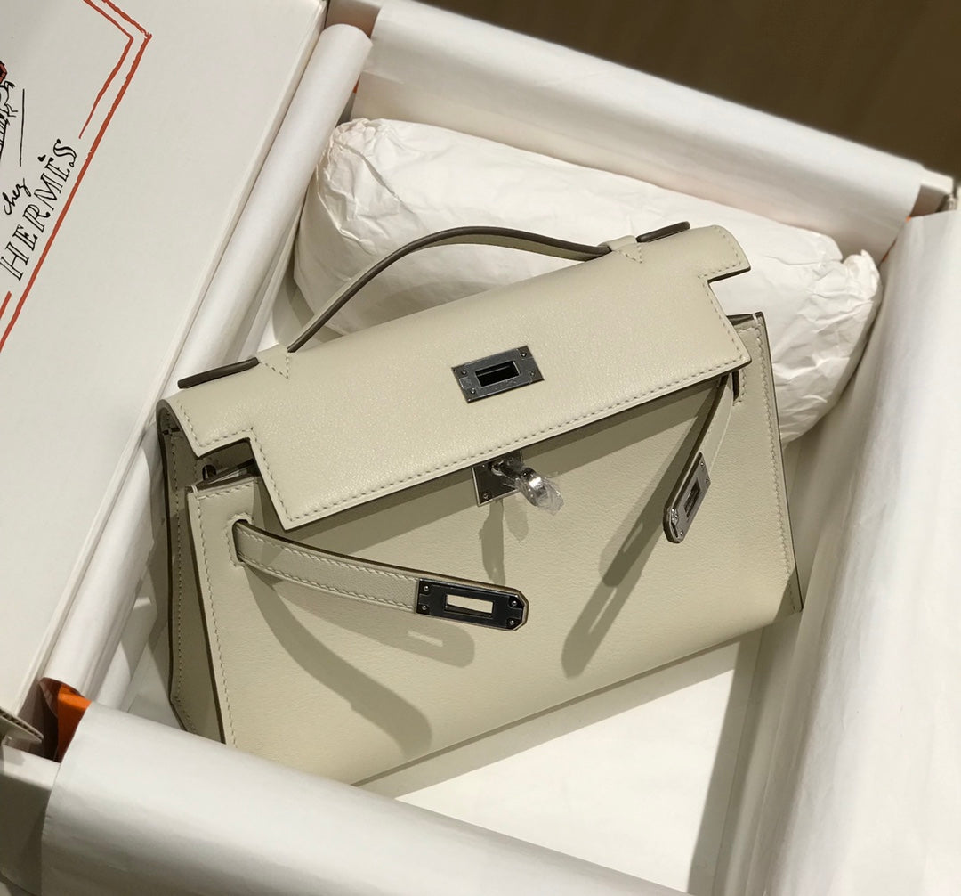 HM ケリー ポシェット 22cm ホワイトベージュ スイフト シルバー金具