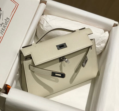 HM ケリー ポシェット 22cm ホワイトベージュ スイフト シルバー金具