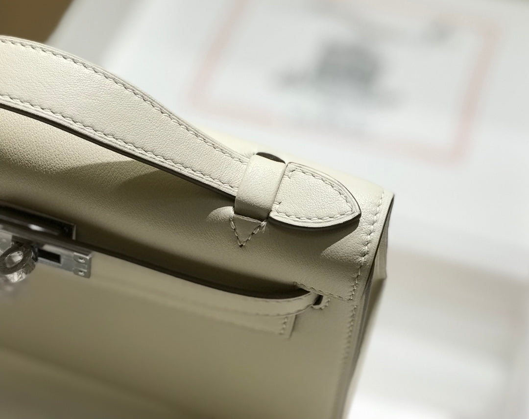 HM ケリー ポシェット 22cm ホワイトベージュ スイフト シルバー金具