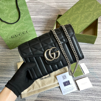 SAC À BANDOULIÈRE GG MARMONT MINI 20 EN CUIR DE VEAU NOIR