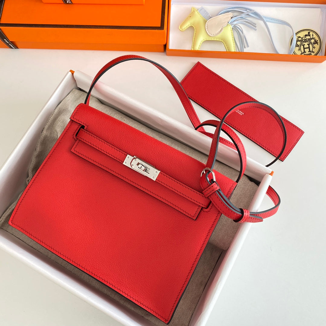 Montre Kelly Danse II 22 cm en cuir rouge Evercolor