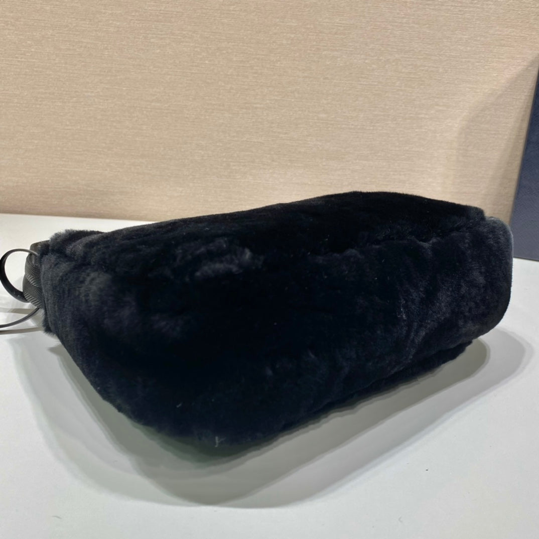 SAC HOBO 23 EN FOURRURE DE LAPIN NOIR
