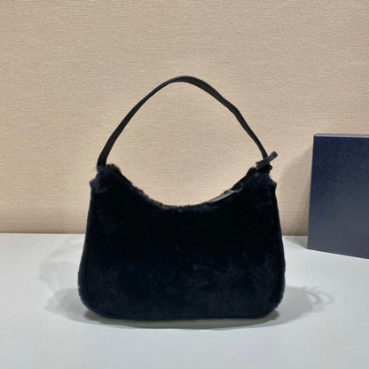 SAC HOBO 23 EN FOURRURE DE LAPIN NOIR