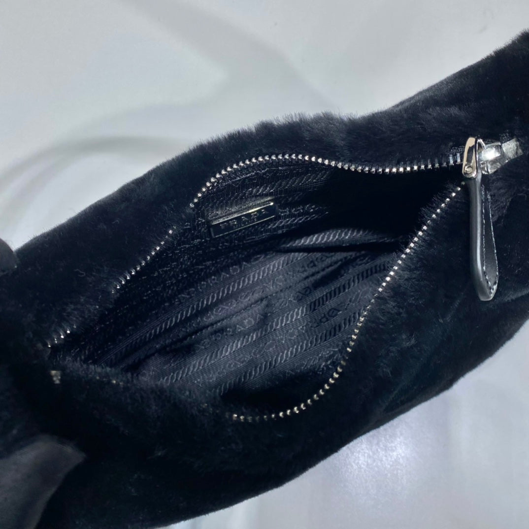 SAC HOBO 23 EN FOURRURE DE LAPIN NOIR