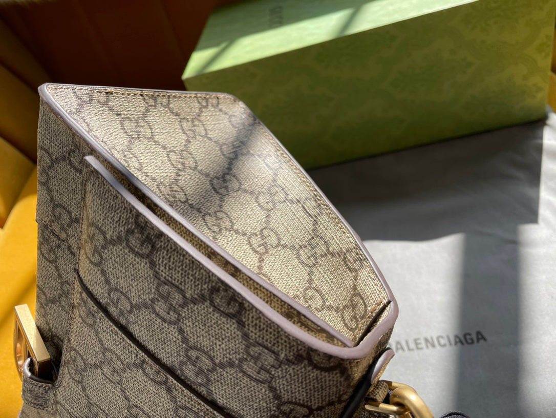 Sac Hourglass GG x Balenciaga 22 en toile monogrammée beige ébène, accessoires dorés