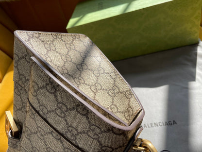 Sac Hourglass GG x Balenciaga 22 en toile monogrammée beige ébène, accessoires dorés