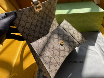 Sac Hourglass GG x Balenciaga 22 en toile monogrammée beige ébène, accessoires dorés