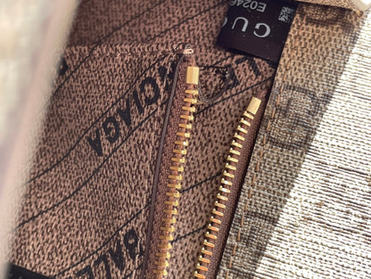 Sac Hourglass GG x Balenciaga 22 en toile monogrammée beige ébène, accessoires dorés