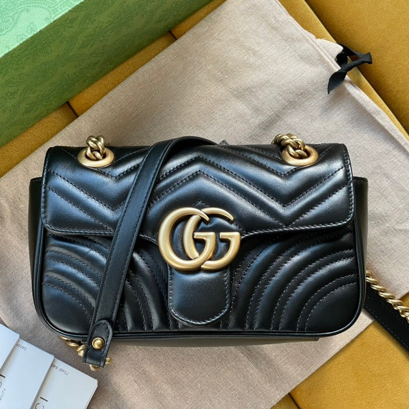 GGマーモント マトラッセ スモール 22 バッグ ブラック カーフスキン