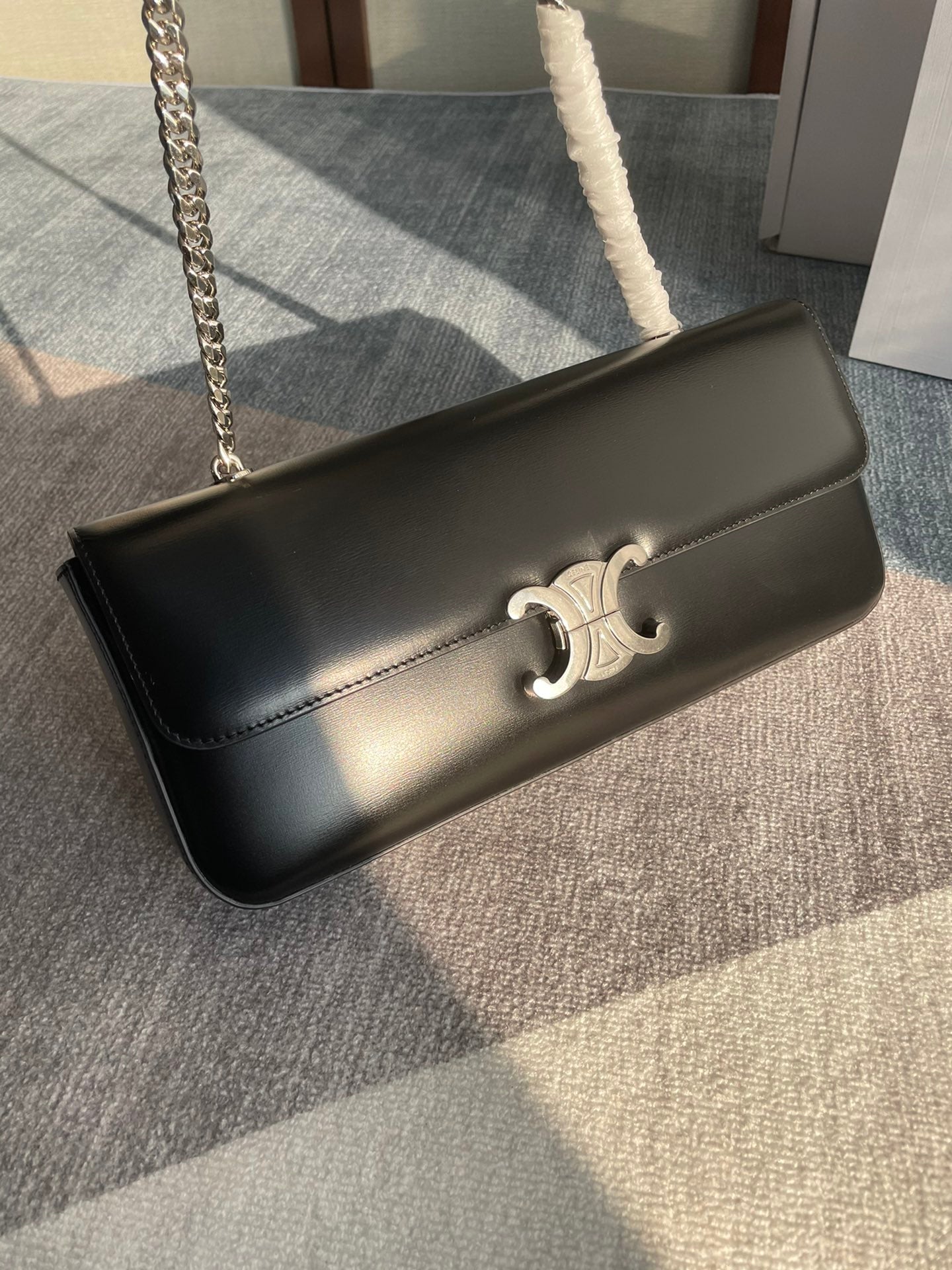 チェーンショルダーバッグ CLAUDE 33 ブラックカーフスキン シルバー金具