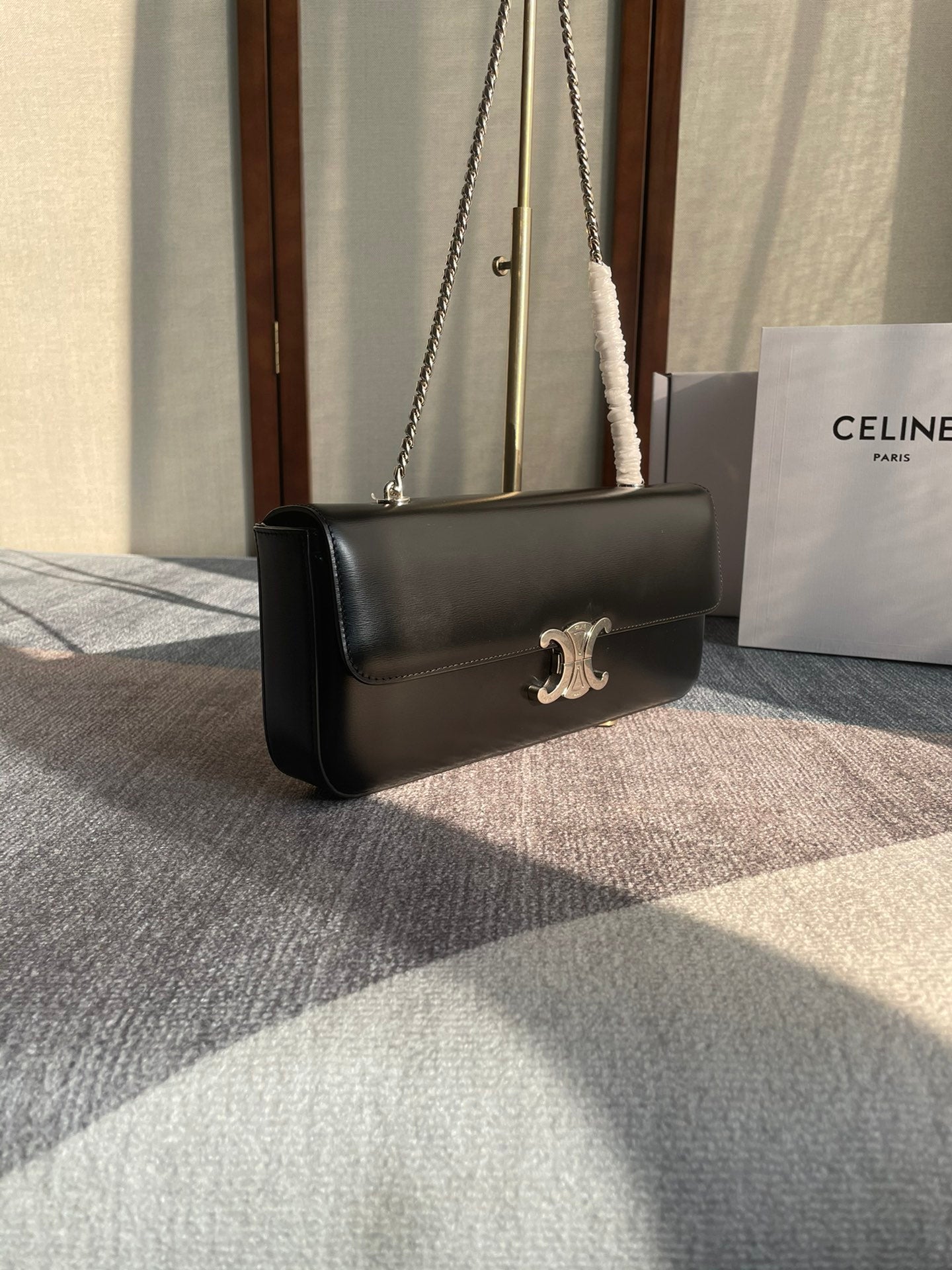 チェーンショルダーバッグ CLAUDE 33 ブラックカーフスキン シルバー金具