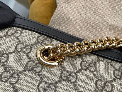 Grand sac bandoulière GG PADLOCK 35 en toile beige et cuir de veau noir