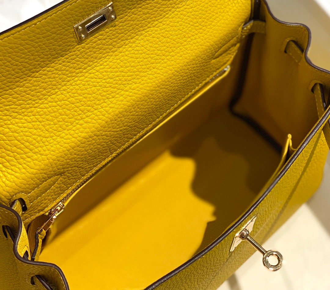 HM KELLY 28CM JAUNE TOGO QUINCAILLERIE OR