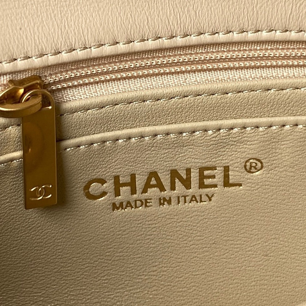 Classic Mini Flap Bag 20cm Beige Lambskin Gold Hardware