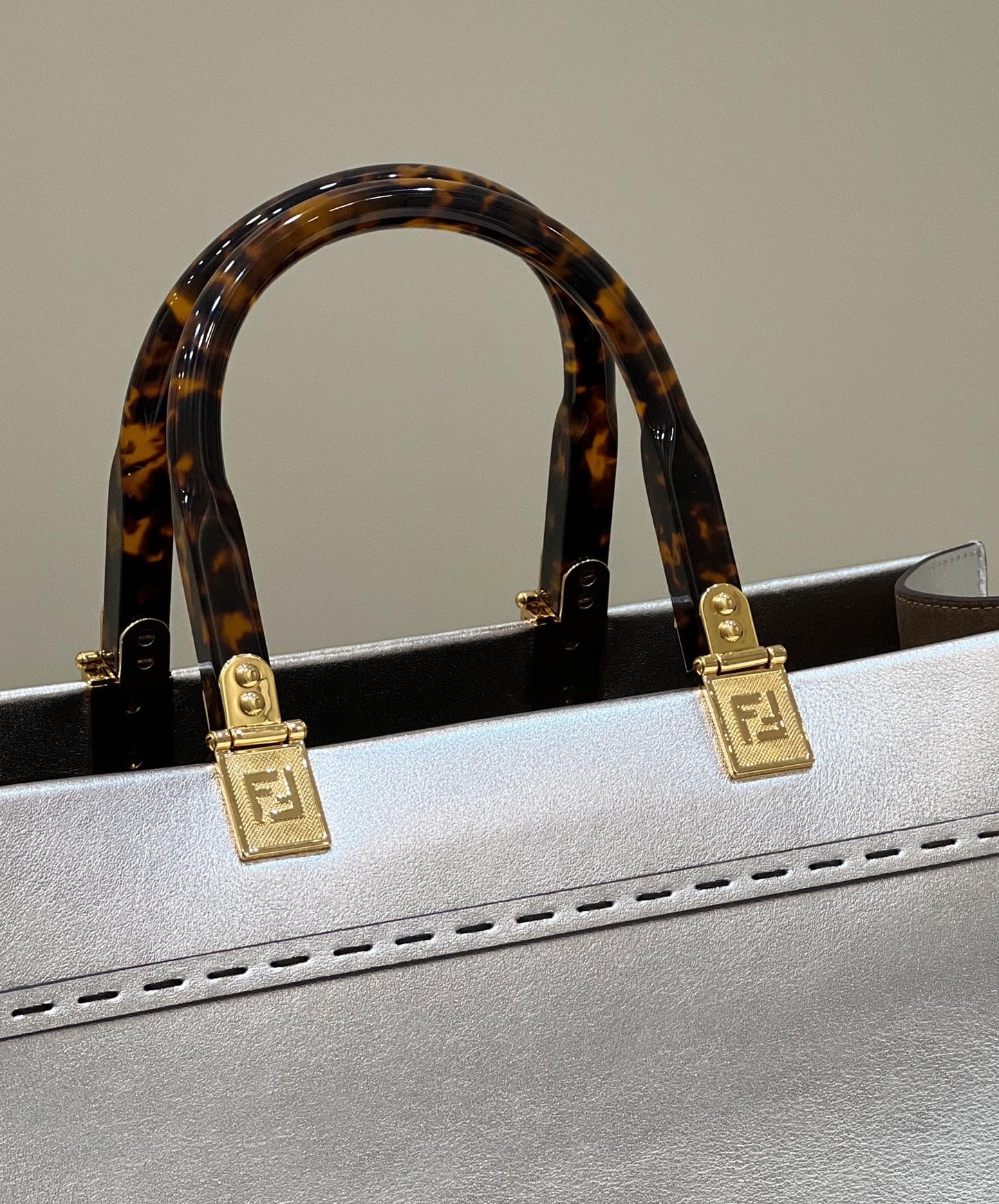 シャイン ラージ 35 トートバッグ シルバーカーフスキン