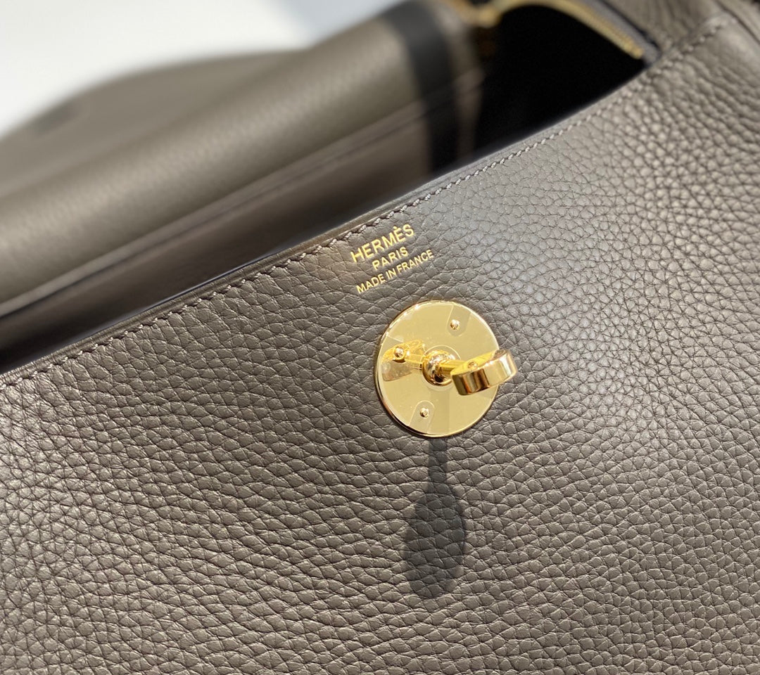 SAC HM LINDY 26 CUIR TAURILLON CLEMENCE OLIVE