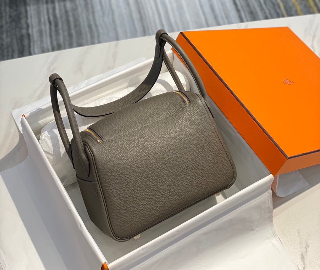SAC HM LINDY 26 CUIR TAURILLON CLEMENCE OLIVE