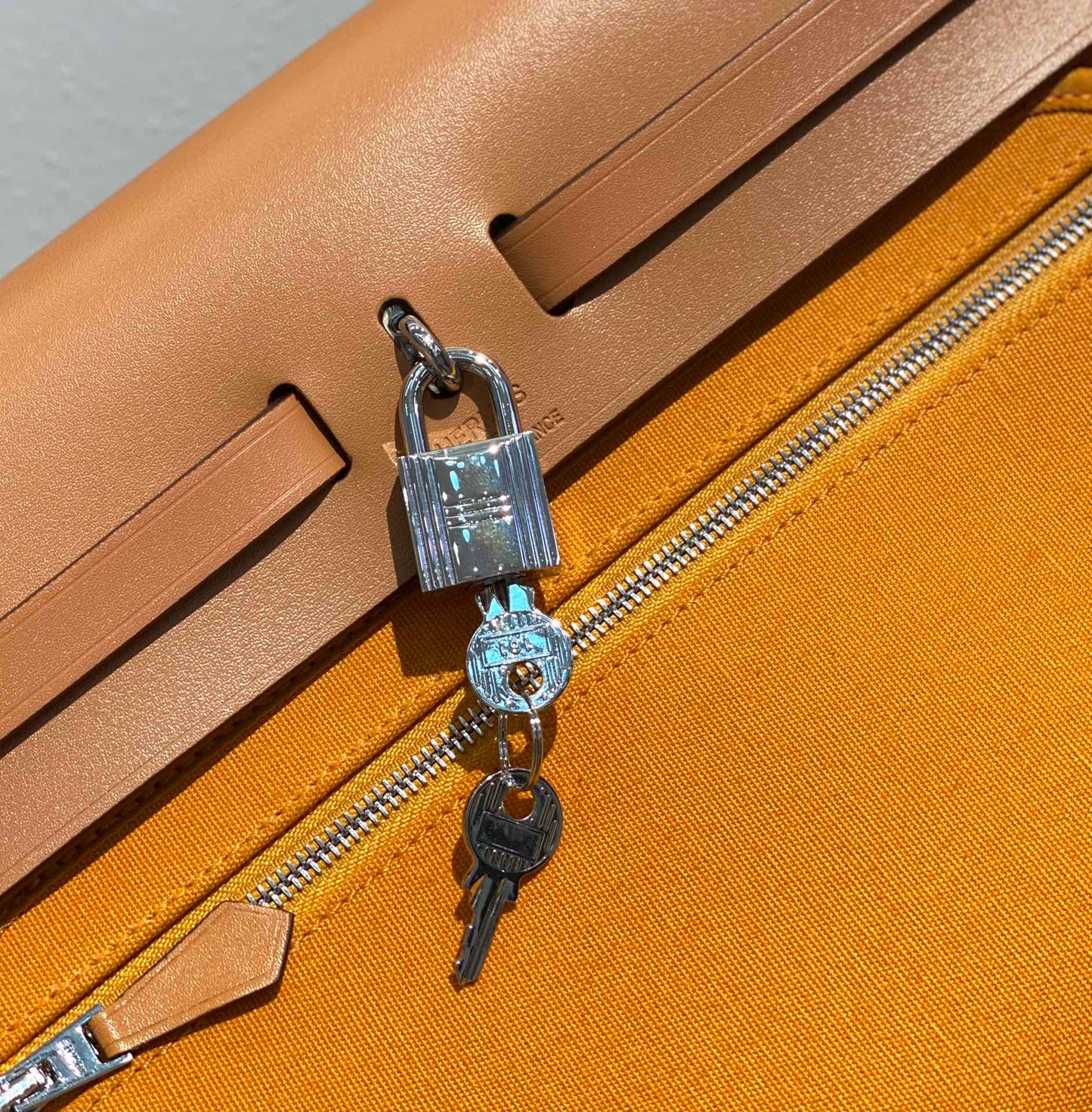 Herbag 31 Toile Jaune Foncé Toile Cuir de Vachette Doré