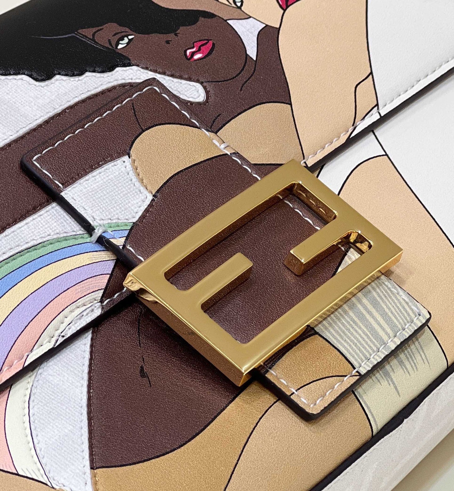 Sac baguette Fendi 27 en cuir de veau blanc, autocollant d'attache, matériel doré