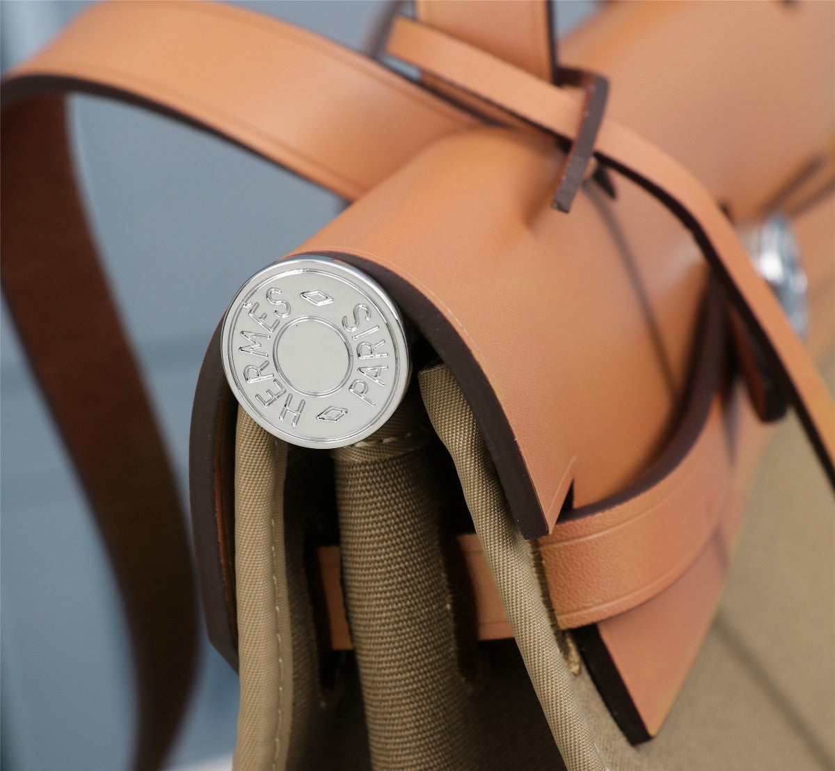 HM HERBAG ZIP 31 TOILE OLIVE ET BRONZE