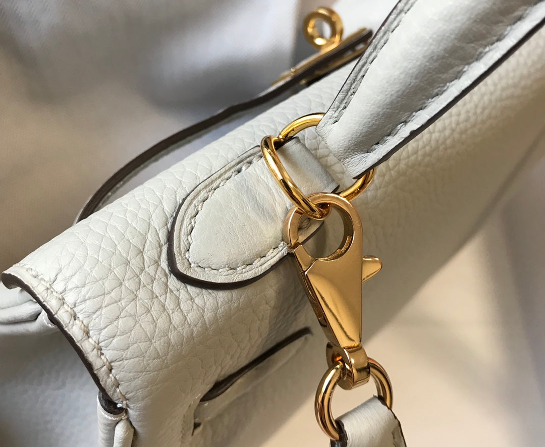 SAC HM KELLY 32 CM EN TOGO BLANC AVEC QUINCAILLERIE DORÉE