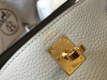 SAC HM KELLY 32 CM EN TOGO BLANC AVEC QUINCAILLERIE DORÉE
