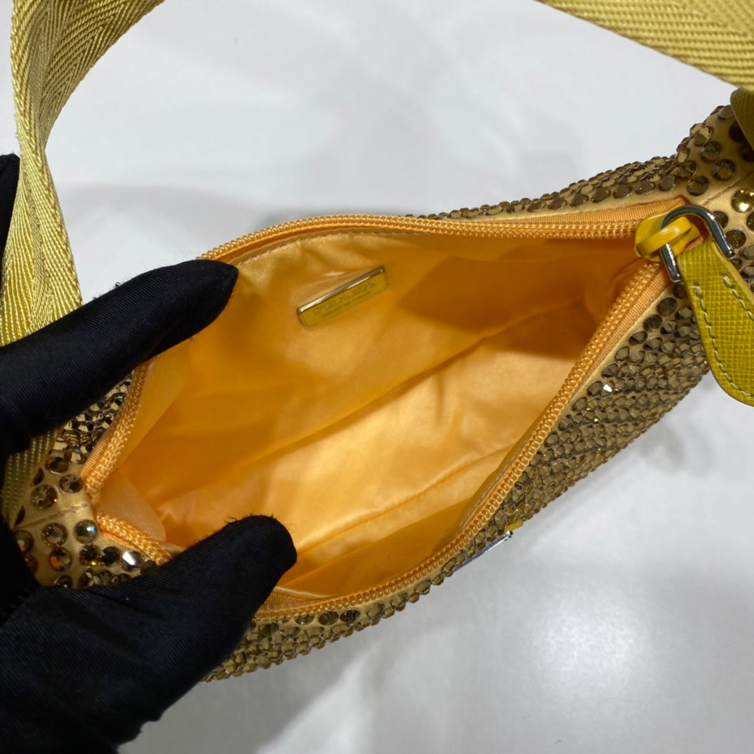 SAC HOBO SCINTILLANT 23 EN NYLON JAUNE ENTIÈREMENT ORNÉ DE CRISTAUX