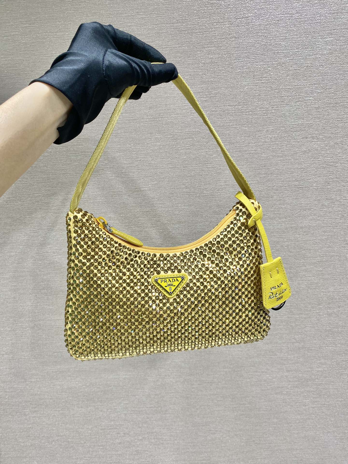 SAC HOBO SCINTILLANT 23 EN NYLON JAUNE ENTIÈREMENT ORNÉ DE CRISTAUX