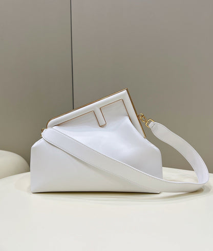 FENDI PREMIER PETIT SAC 32 EN CUIR NAPPA BLANC, QUINCAILLERIE DORÉE