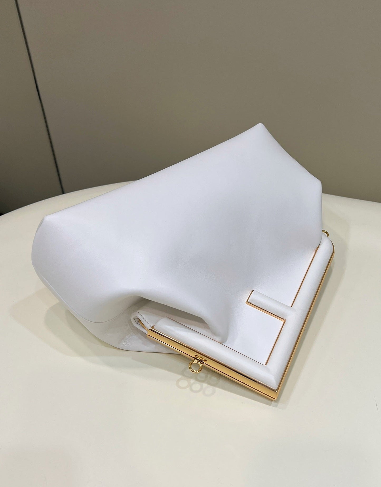 FENDI PREMIER PETIT SAC 32 EN CUIR NAPPA BLANC, QUINCAILLERIE DORÉE