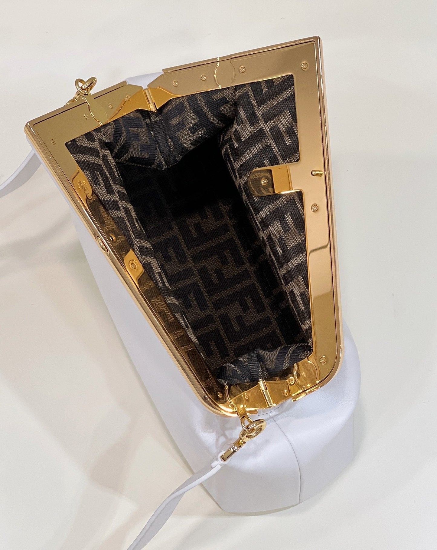 FENDI PREMIER PETIT SAC 32 EN CUIR NAPPA BLANC, QUINCAILLERIE DORÉE
