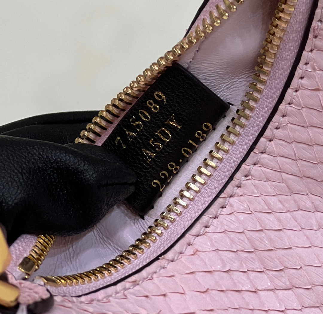 SAC FENDIGRAPHY MINI 16 EN CUIR DE VEAU ROSE CLAIR, QUINCAILLERIE DORÉ