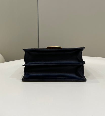 Sac Fendi Kani 19 en cuir de veau noir mélangé marron chocolat avec détails dorés