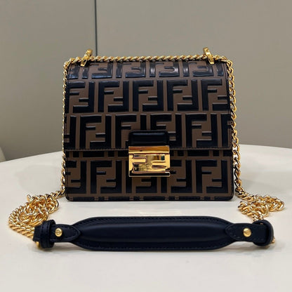 Sac Fendi Kani 19 en cuir de veau noir mélangé marron chocolat avec détails dorés