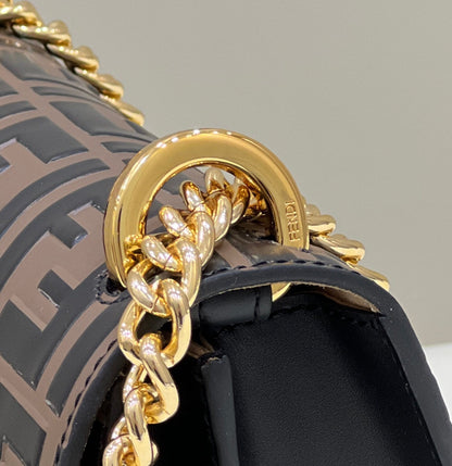 Sac Fendi Kani 19 en cuir de veau noir mélangé marron chocolat avec détails dorés