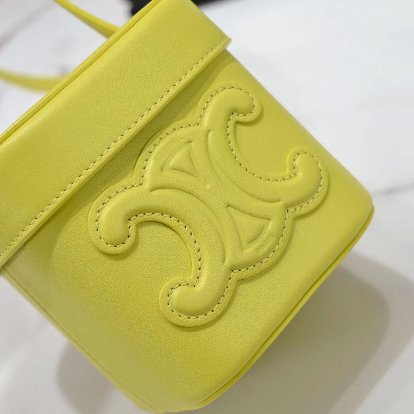 SAC BANDOULIÈRE SQUARE BOX 11 CUIR DE VEAU JAUNE CITRON