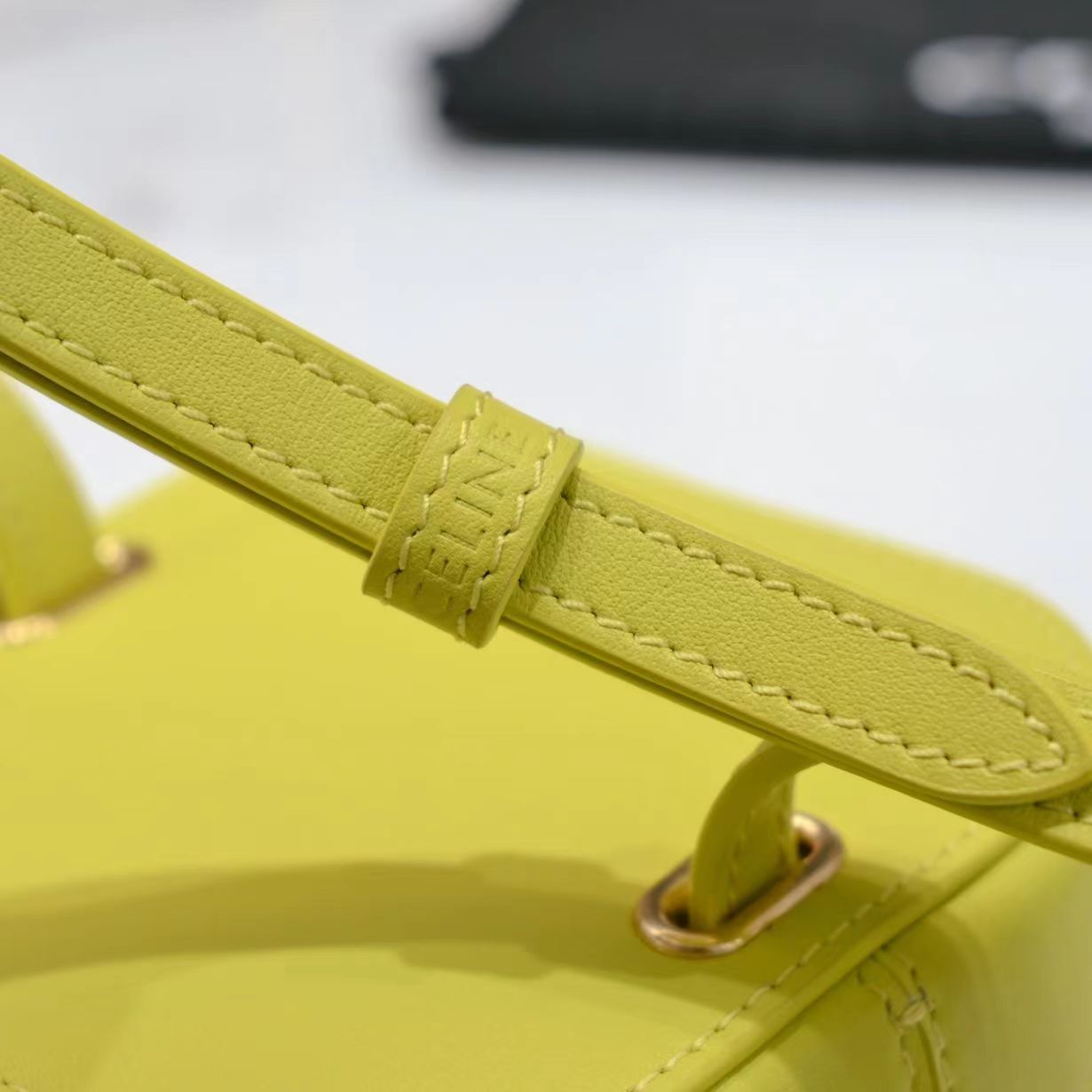 SAC BANDOULIÈRE SQUARE BOX 11 CUIR DE VEAU JAUNE CITRON