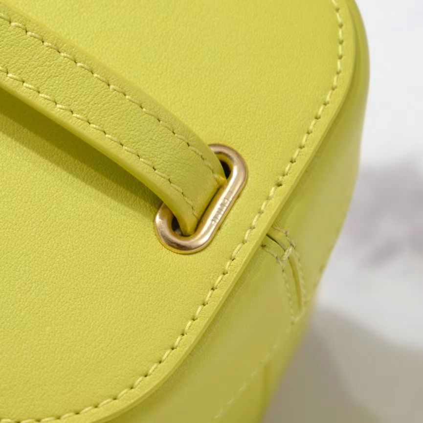 SAC BANDOULIÈRE SQUARE BOX 11 CUIR DE VEAU JAUNE CITRON