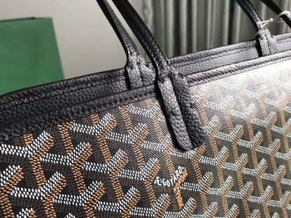 SAC HARDY PM 40 EN TOILE GOYARDINE NOIRE ET GARNITURES EN CUIR TAURILLON